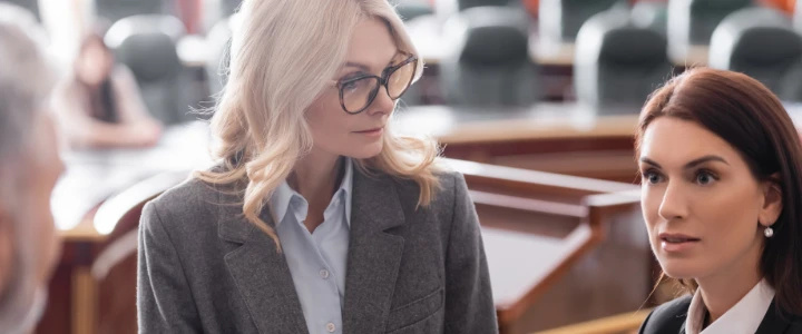 Anwälte diskutieren