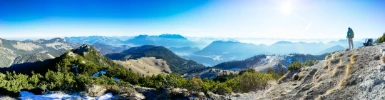 Banner Wanderführer Bergpanorama mit Wandernder Person