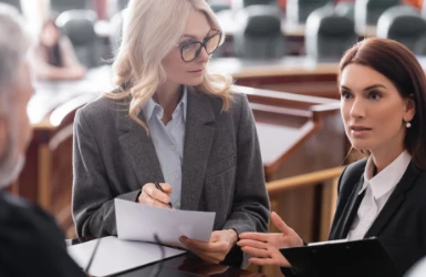 Anwälte diskutieren